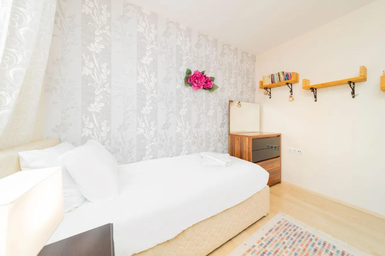 Central Flat With Balcony 3 Min To Konyaalti Beach Antalya